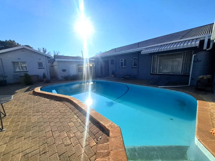 To Let 4 Bedroom Property for Rent in Fichardt Park Free State